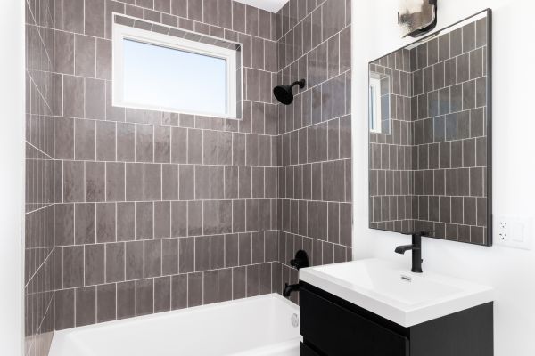 Cost of Shower Window Repair in Jupiter